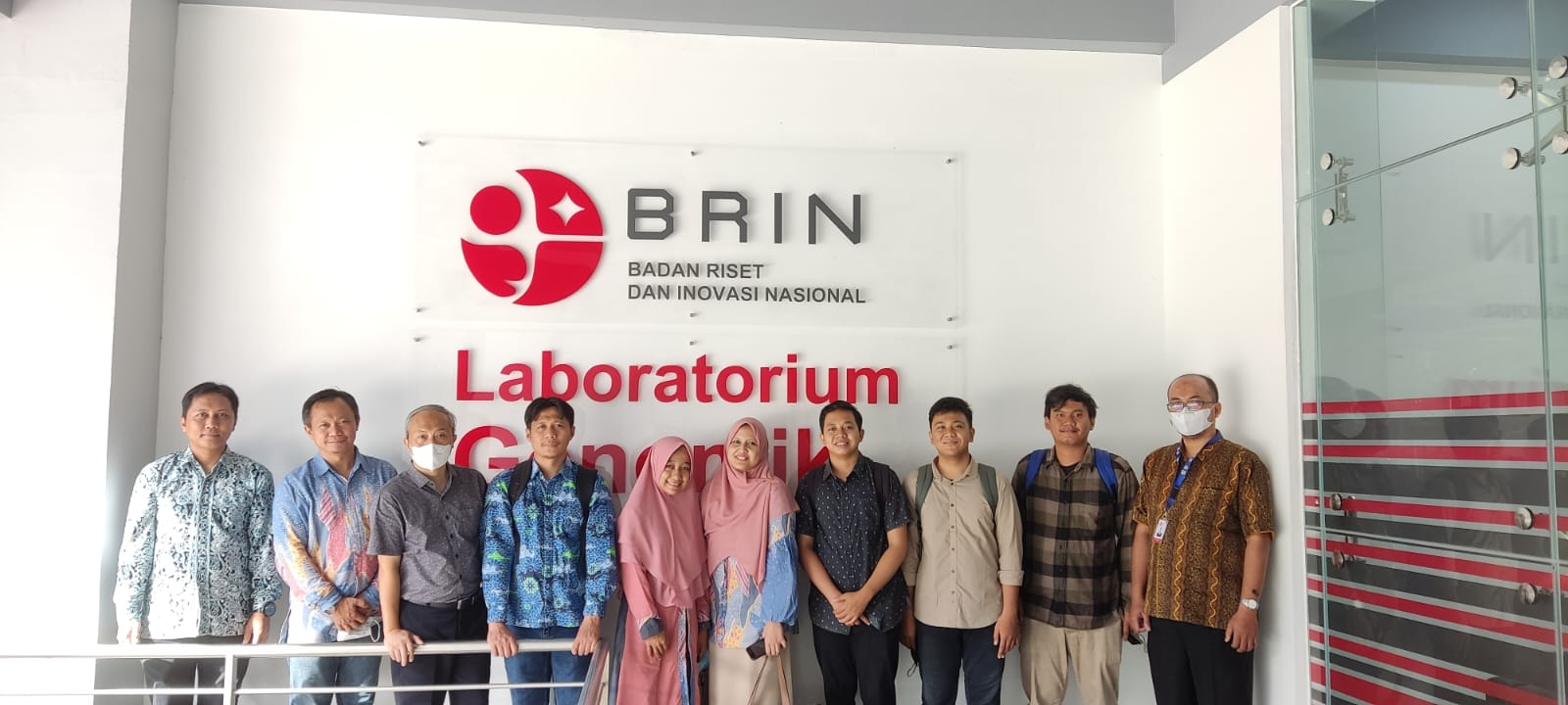 Laboratorium dan aktivitas riset genomik